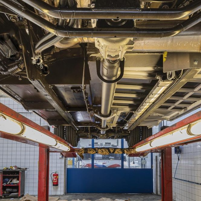 tectyleren-anti-roest-behandelingen-bitakken-onderzijde-oldtimer-youngtimer-autoreiniging-toms-carwash-venlo tectyleren anti roest behandelingen bitakken onderzijde oldtimer youngtimer autoreiniging toms carwash venlo